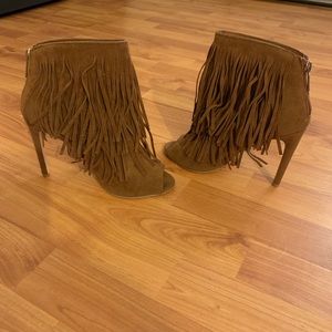 CUTE FRINGED BOOTIES